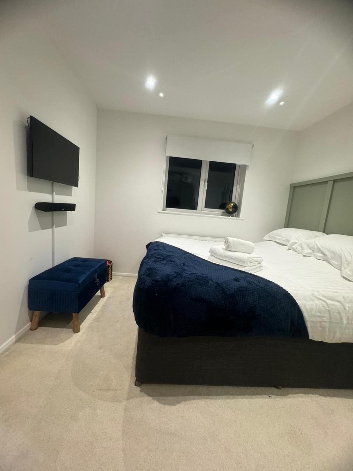Apartment Modern 1 Bedroom House In *