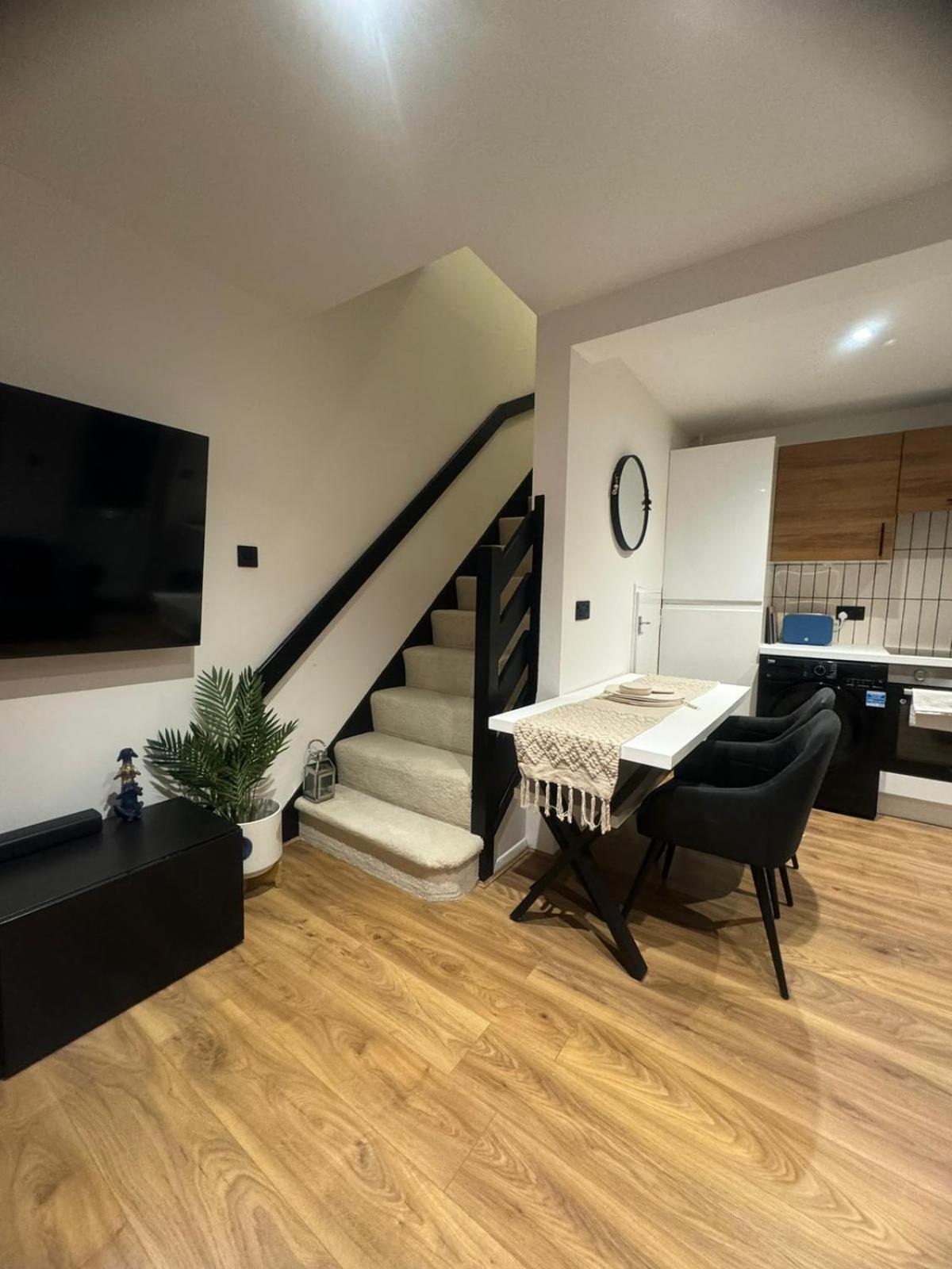 Modern 1 Bedroom House In