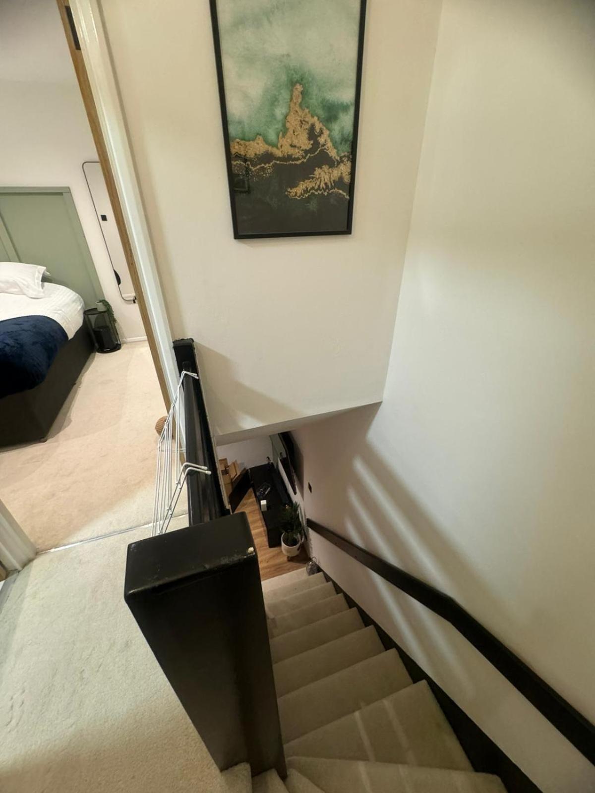 Modern 1 Bedroom House In Apartment *