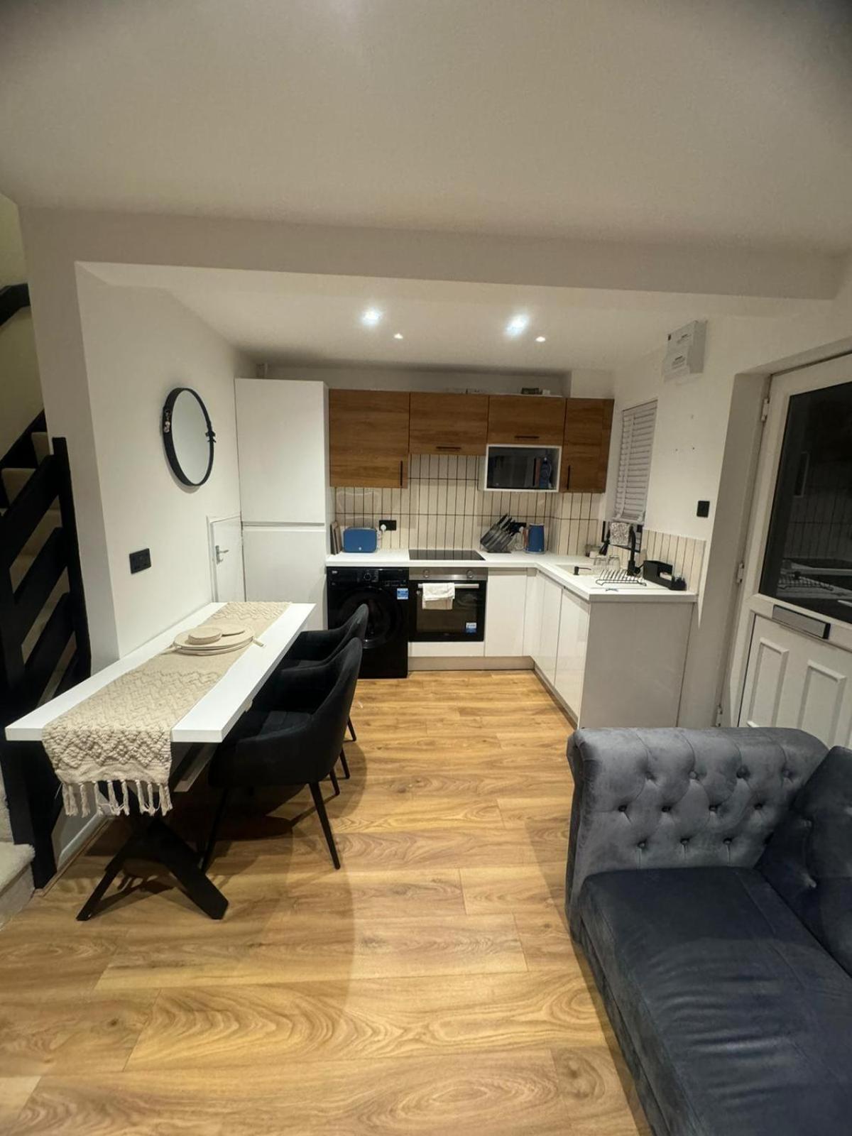 Modern 1 Bedroom House In
