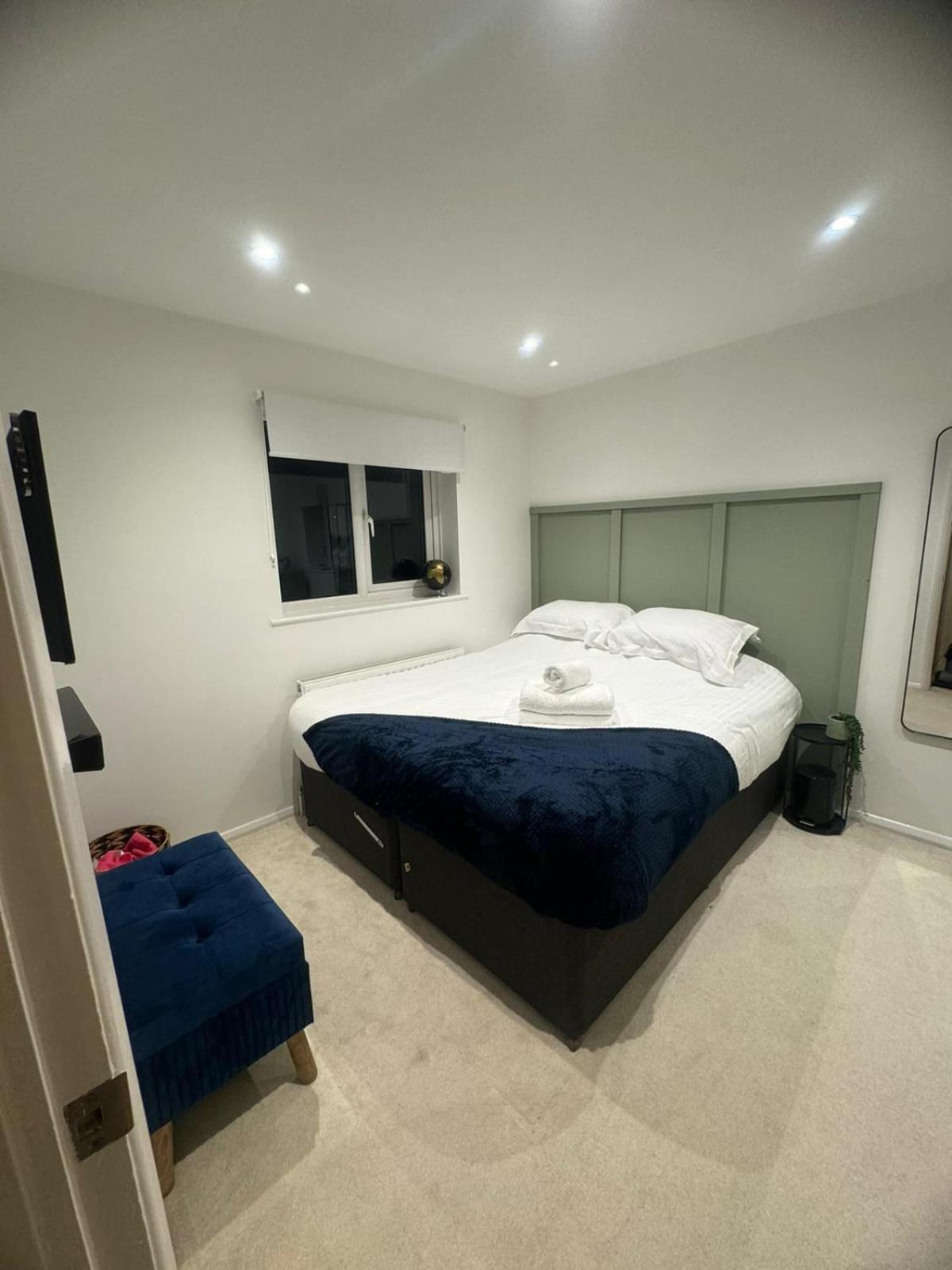 Apartment Modern 1 Bedroom House In